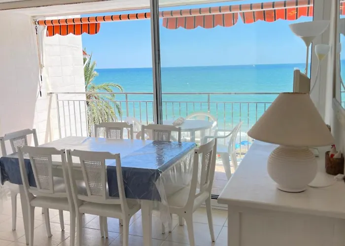 Frente Al Mar De